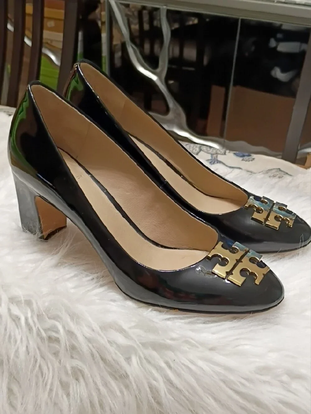 Tory Burch Black Patent Leather Block Heel Pumps with Gold Logo SZ 6M